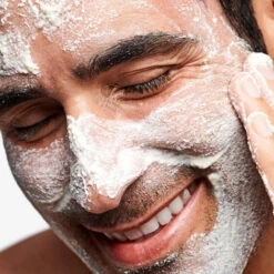 Dermalogica Daily Microfoliant Refill 74g 7 Dermalogica Daily Microfoliant Refill 74g -Care Products duvier applying product to face daily microfoliant refill 639x639 1