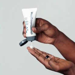 Dermalogica Active Moist 2.0 - 50ml -Care Products male dispensing active moist 3 639x639 1