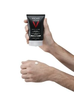 Vichy Homme Sensi-Balm 75ml 7 Vichy Homme Sensi-Balm 75ml -Care Products vichy homme sensi baume 3337871318888 texture hand
